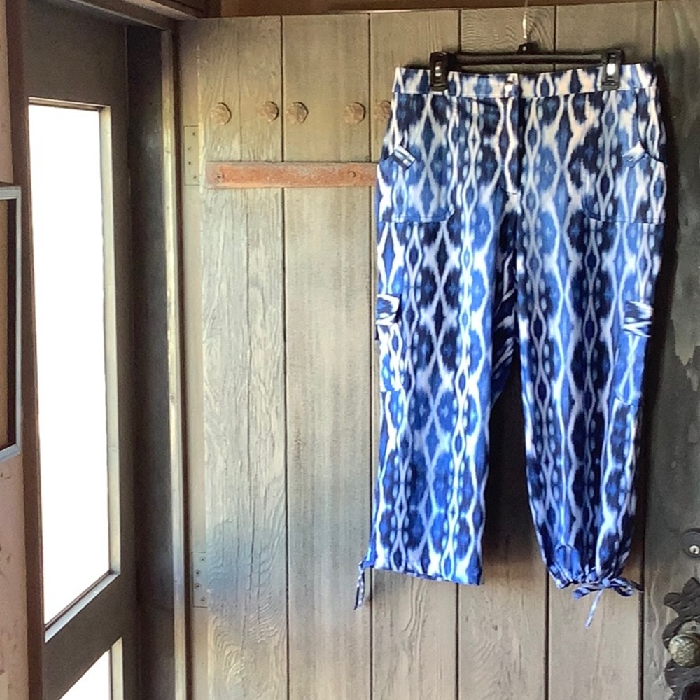 NWOT Chico’s Zenergy Ikat Crops